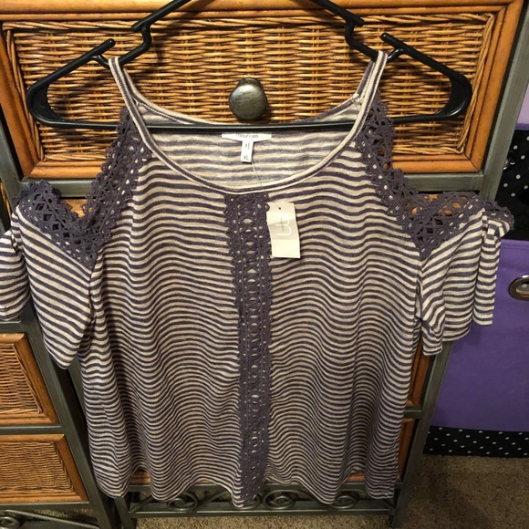 Maurices Tops - Maurice’s cold shoulder top. Size XL Maurices Tops - Maurice’s cold shoulder top. Size XL